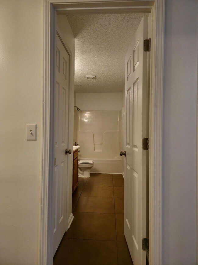 Building Photo - Gorgeous 4 bed 2 bath unit available soon!