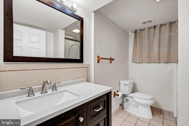 Building Photo - 14715 Lock Dr