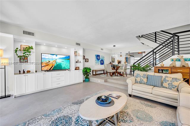 Building Photo - 7018 SW 53rd Ln