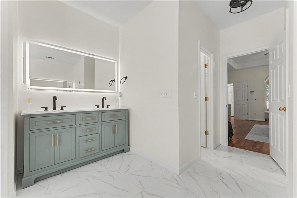 Building Photo - 4315 Rosemont Dr