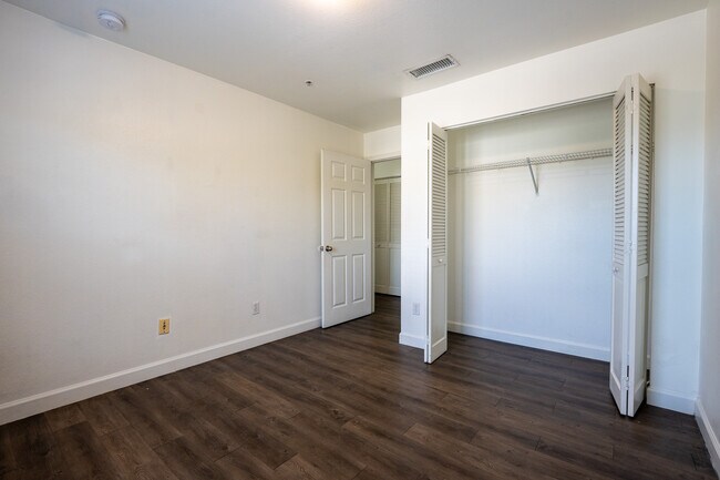 Building Photo - 8973 Lee Vista Blvd