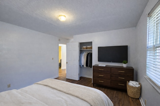 Building Photo - Charming 3 Bedroom 1 Bathroom Brick Home