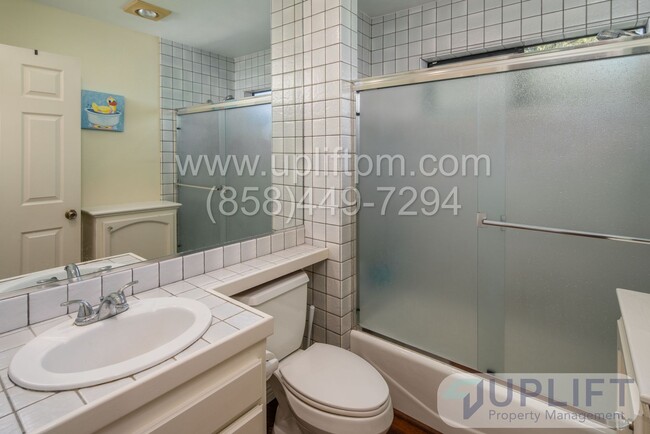 Building Photo - 3 Bedroom 3 Bathroom (+office) in Ramona C...