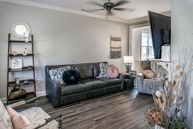 Building Photo - 515 Villa Ln