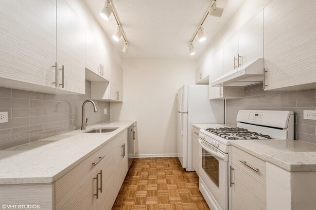 Building Photo - 2400 Archbury Ln