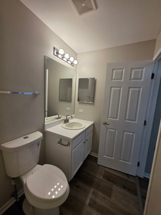 Building Photo - 675 Fieldcrest Dr