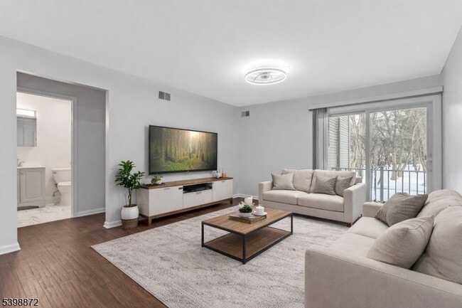 Building Photo - 56 Maple Ln