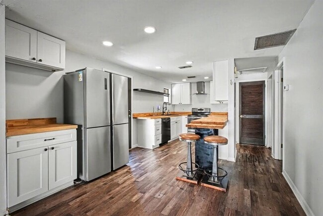 Building Photo - 569 Arcadia Dr