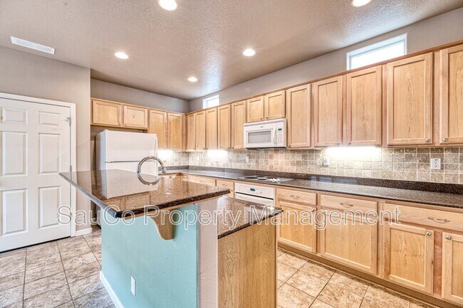 Building Photo - 3722 SE Oakleaf St