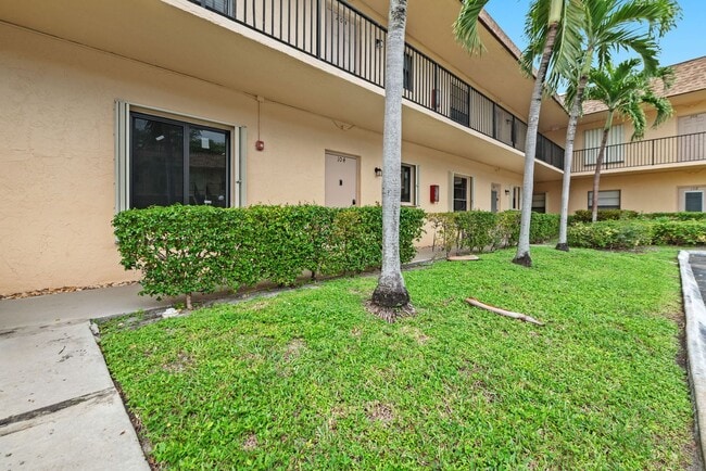 Building Photo - Fully Renovated 2 Bed / 2 Bath – Everything New!