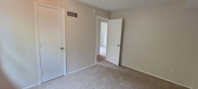 Building Photo - Beautiful three bedroom with fenced in yard