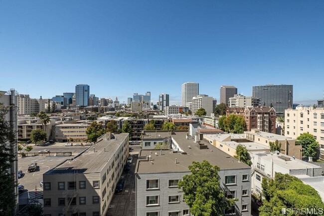 Building Photo - Two Bedroom Condo in Oakland Available Now!!