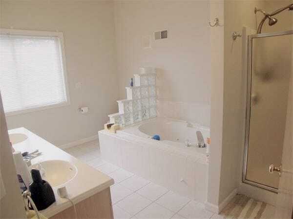 Building Photo - 421 Captain Eames Cir