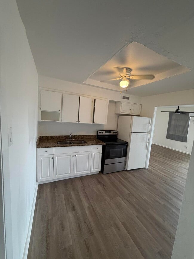 Building Photo - 245 SW 14th Ave