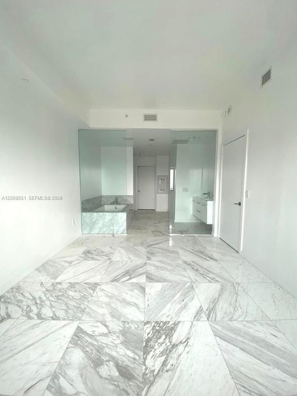 Building Photo - 480 NE 31st St