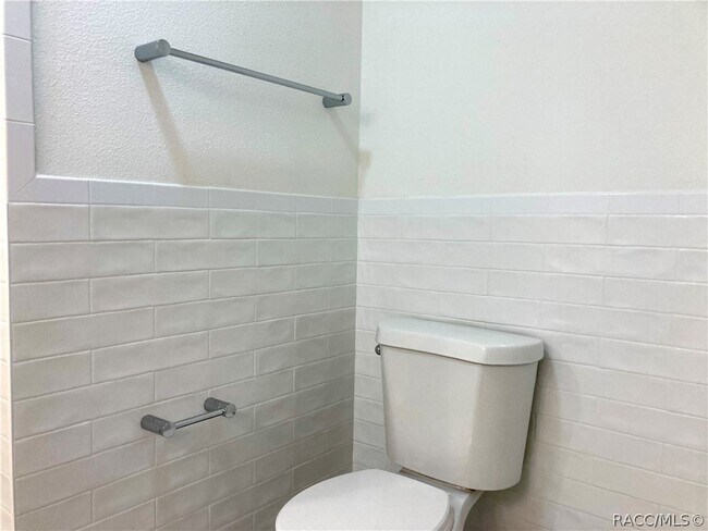 Building Photo - 11499 W Bayshore Dr