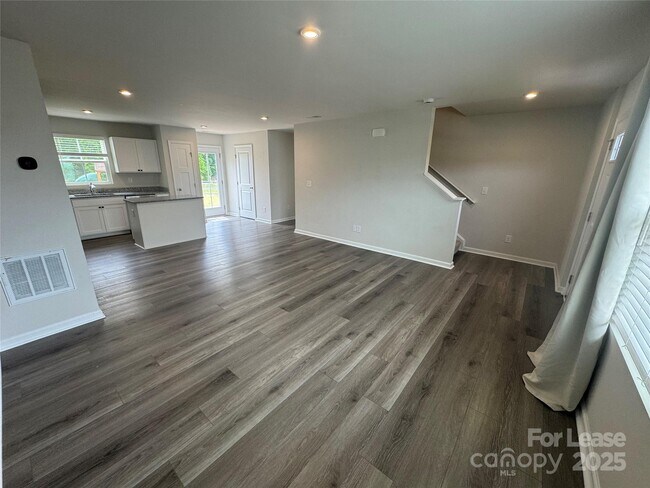 Building Photo - 110 Browband St