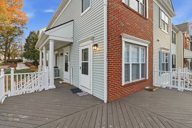 Building Photo - 15663 Viewpoint Cir