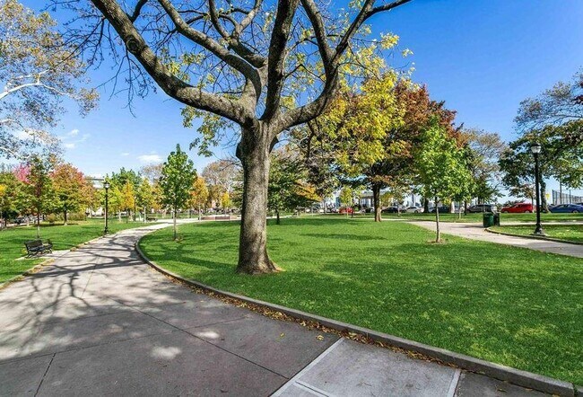 Building Photo - 475 Palisade Ave