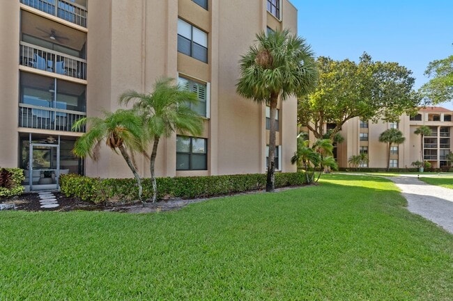 Building Photo - 2455 Lindell Blvd