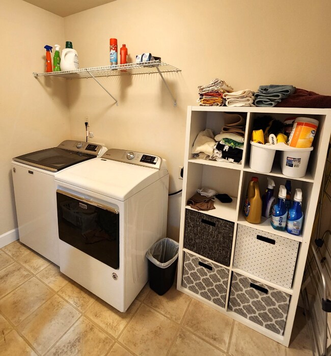 Building Photo - 15353 SE Granite Dr