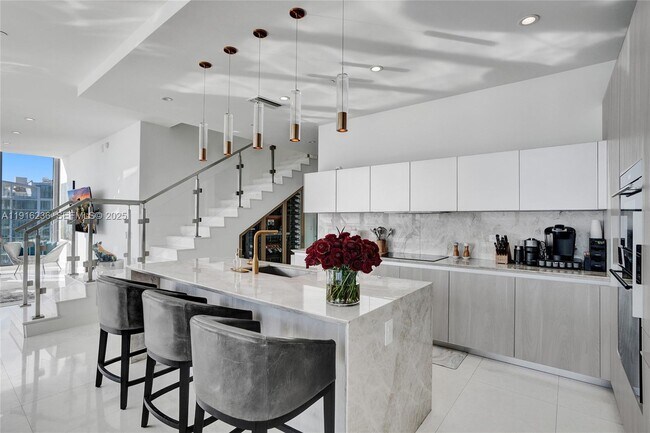 Building Photo - 3131 NE 7th Ave