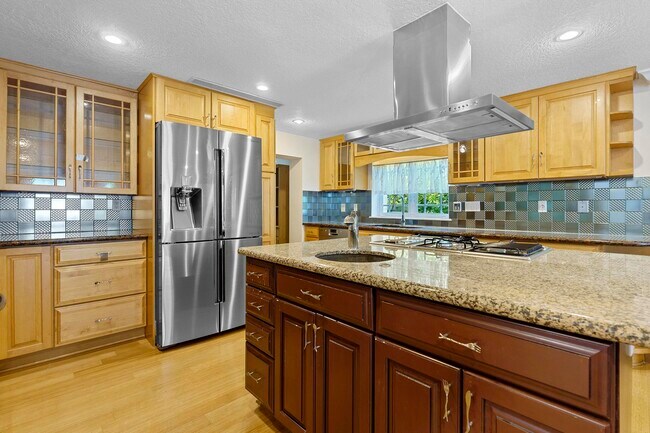 Building Photo - 518 N Riverside Dr
