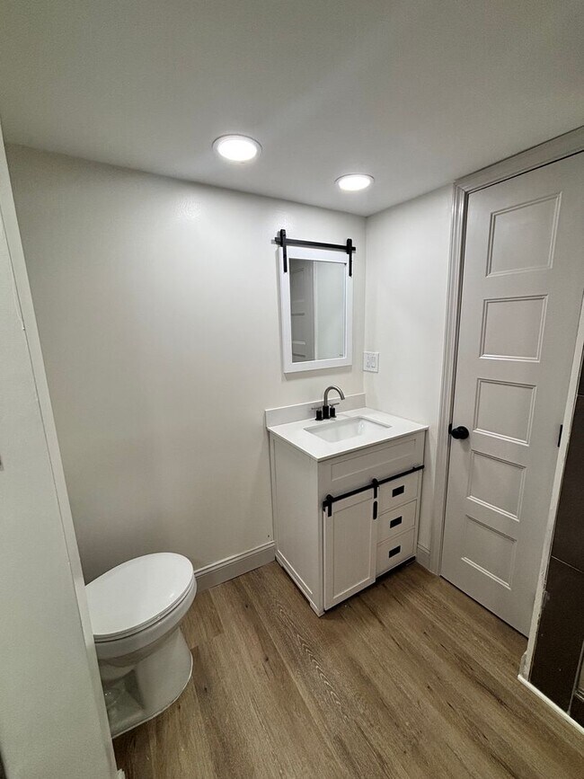 Building Photo - Newly Remodeled 3bd/1bth!!