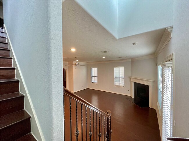 Building Photo - 11643 Royal Oaks View