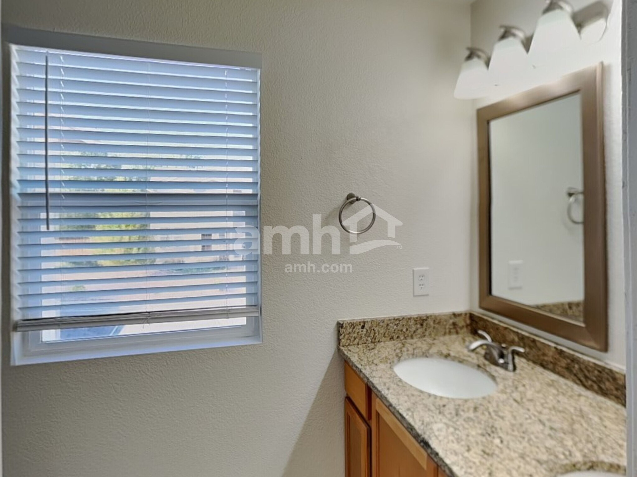 Building Photo - 861 Stagecoach Dr