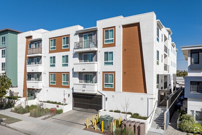 Building Photo - 3524 Chesapeake Ave