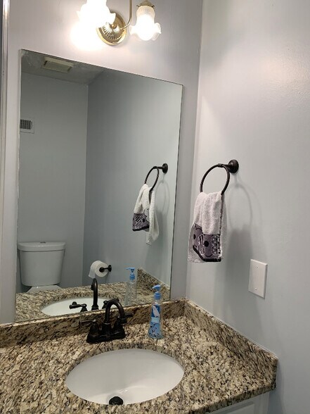 Building Photo - 278 Shaded Oaks Ln SE