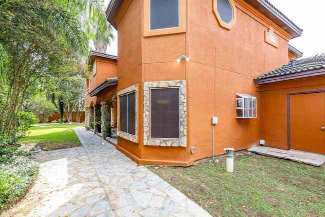 Building Photo - 503 W Avon Ct