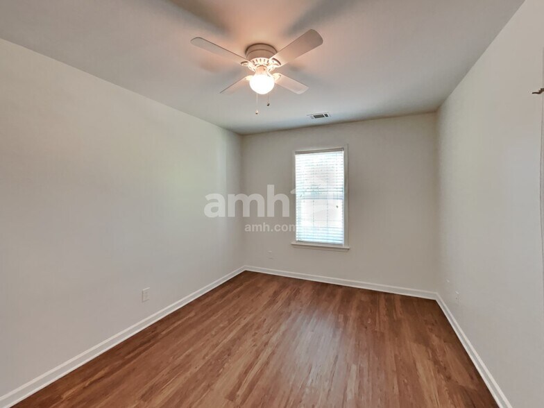 Building Photo - 106 E Cavendish Dr