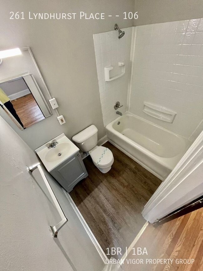 Building Photo - 261 Lyndhurst Pl