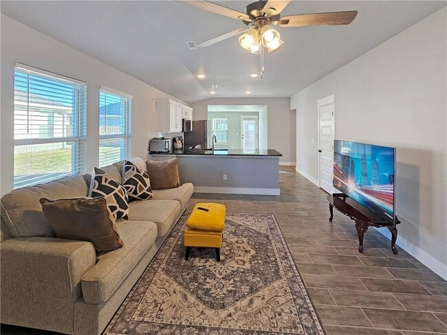 Building Photo - 2091 Bluebonnet Ln