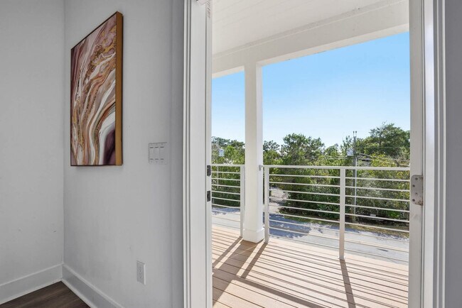 Building Photo - 120 Dune Dr