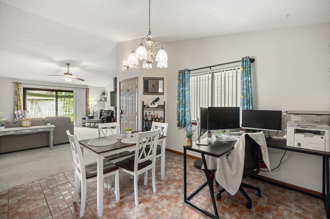 Building Photo - 206 Cedar Ridge Way