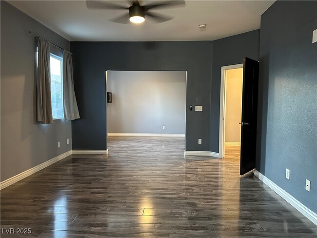 Building Photo - 213 Summer Palace Way