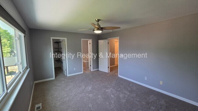Building Photo - 5056 Weeping Willow Cir