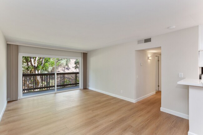 Building Photo - 6416 Friars Rd