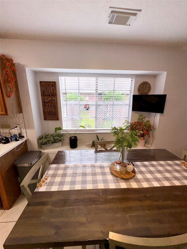 Building Photo - 4325 Spoonbill Dr