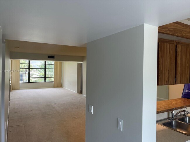 Building Photo - 1721 Whitehall Dr