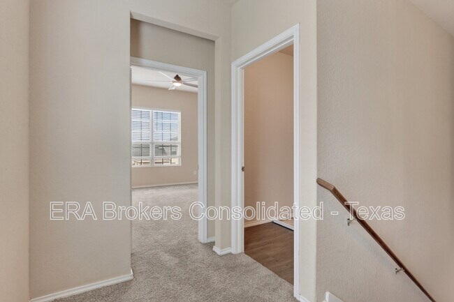 Building Photo - 10610 Grn Lk Dr