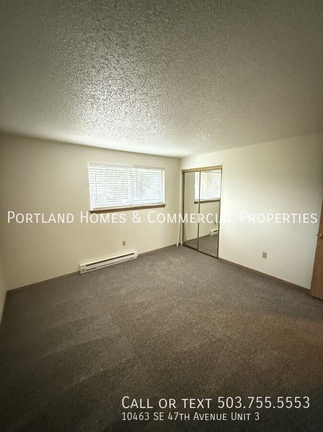 Building Photo - Milwaukie Triplex - 2 Bedroom