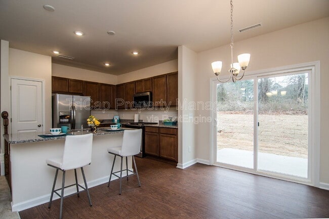 Building Photo - 415 White Oak Ridge Dr