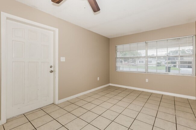 Building Photo - 4 BR/2.5BA | Newly Renovated Single Family Home | 1-Car Covered Parking | Fenced backyard!