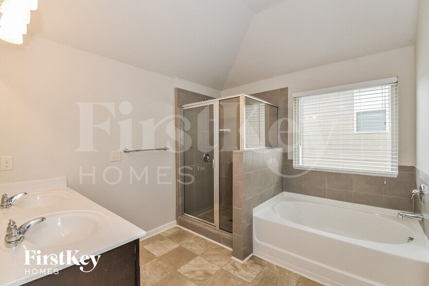 Building Photo - 4682 Brookwood Pl