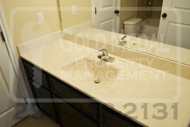 Building Photo - 1104 Grace Point Dr