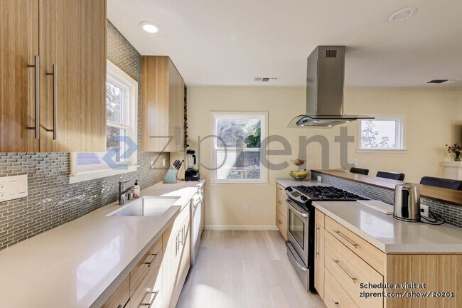 Building Photo - Unit